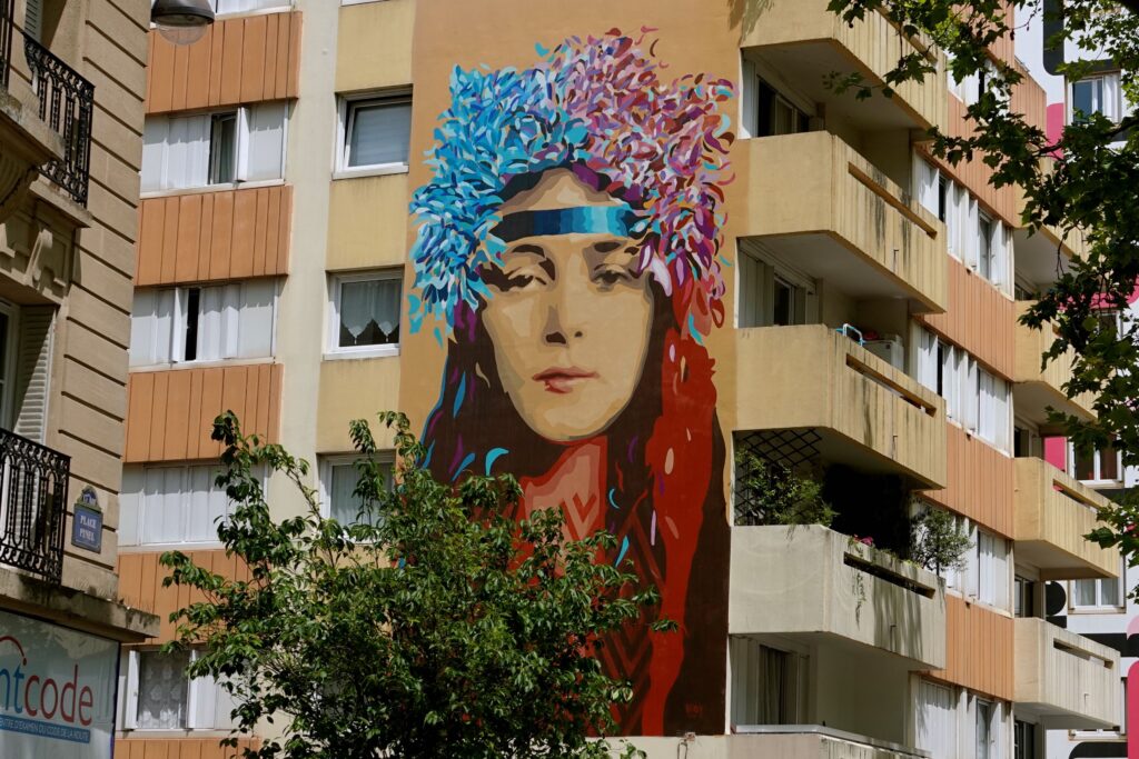 Farbenprächtiges Porträt von Evelyn Nesbit von der spanischen Künstlerin BTOY (Andrea Michaelsson) im 13. Arrondissement Paris