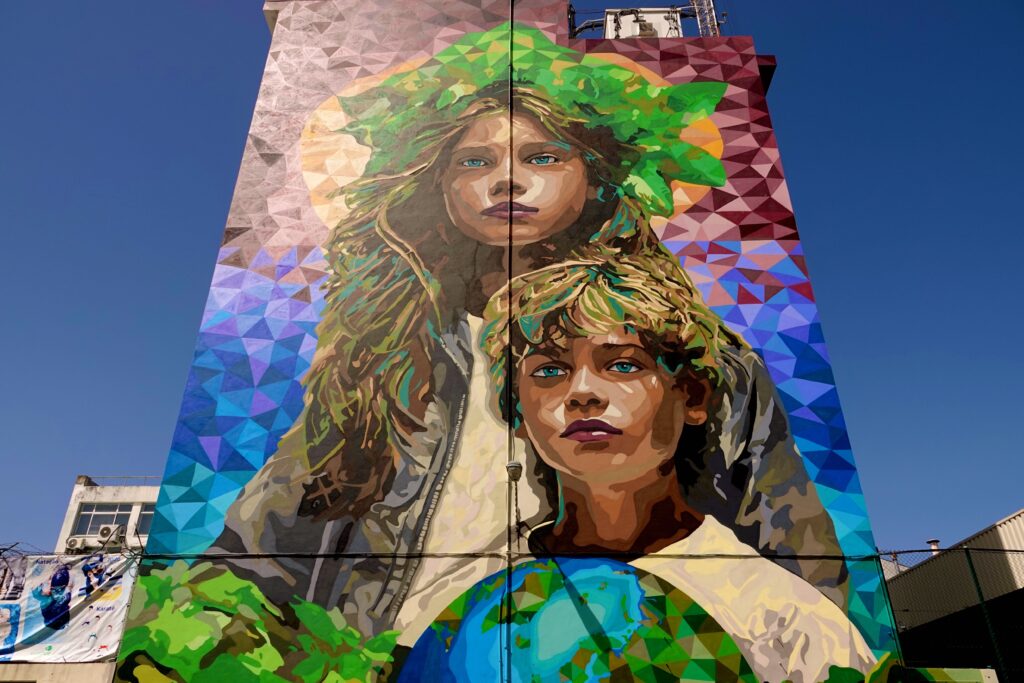 FUTURO-Mural von Edis One und Pariz One zur Earth Hour in Alvalade, Lissabon